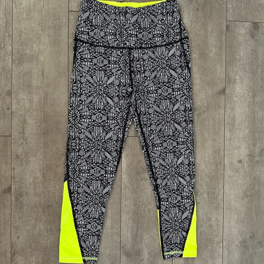 Victoria’s Secret Women’s Active pant cropped Leggings unique colors
VSX Sport